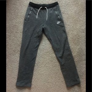 Nike sweatpants – size small
